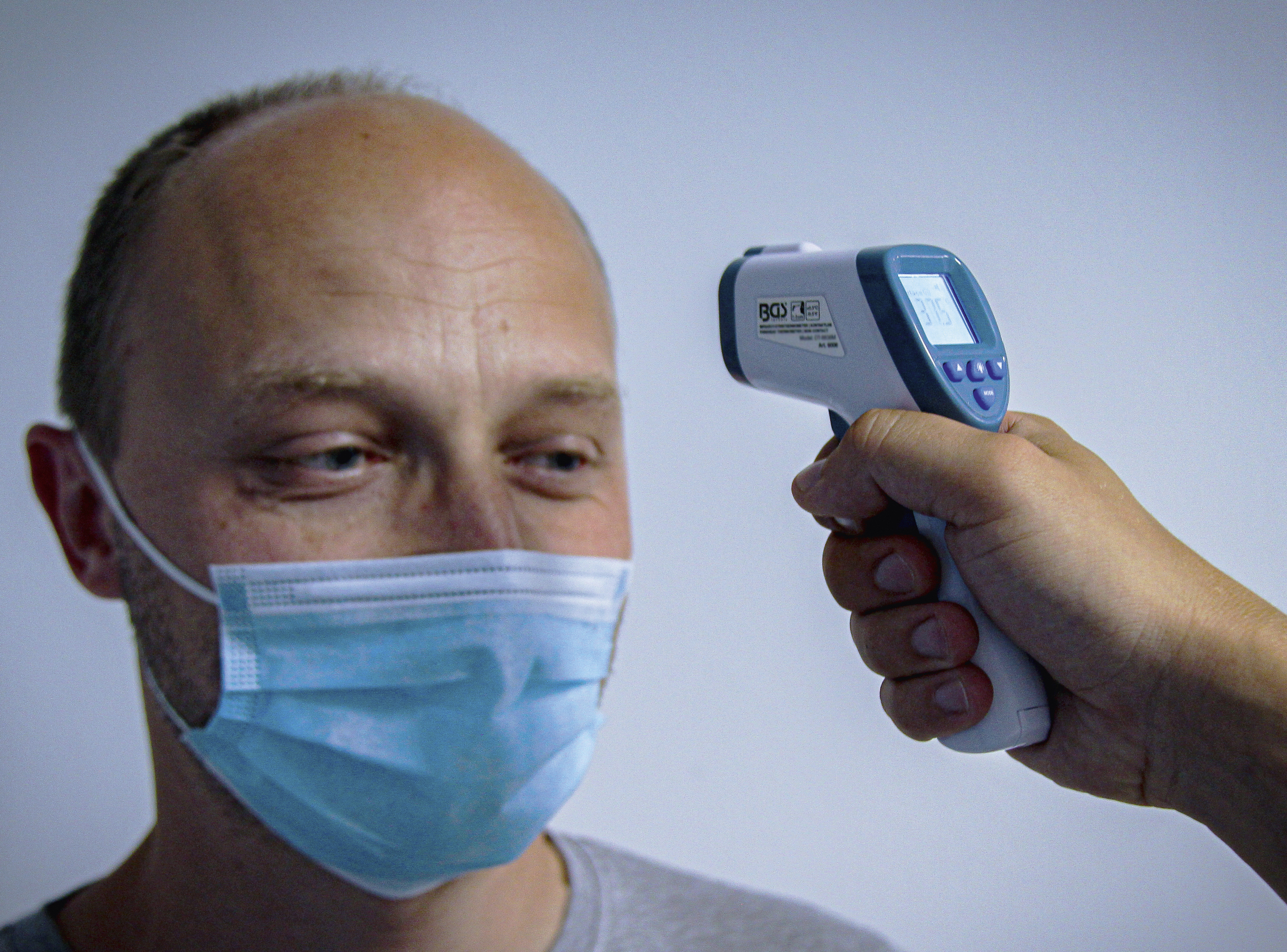 BGS Stirn-Fieber-Thermometer | kontaktlos, Infrarot | für Personen + Objekt-Messung | 0 - 100°