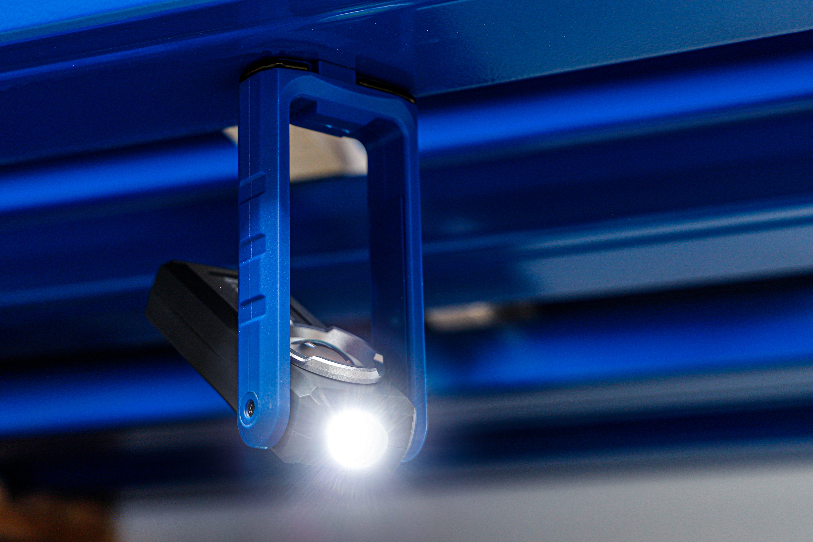 BGS COB-LED-Werkstattleuchte mit Magnet und Haken | klappbar | mit induktiver Ladefunktion
